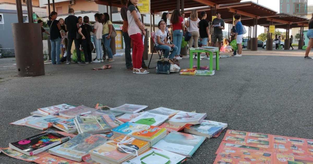 Il mercatino di Triggiano, dove i ragazzi vendono i libri scolastici usati: come una volta